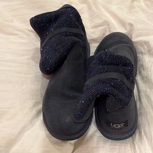 Ugg navy boots size 7 womens. In great shape.